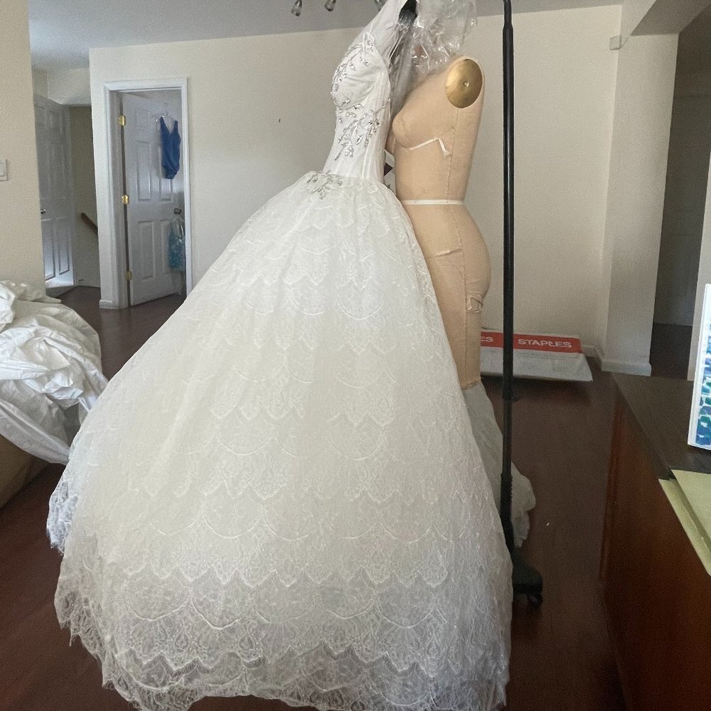 Pnina Tornai Wedding Gown - Picture 11 of 16